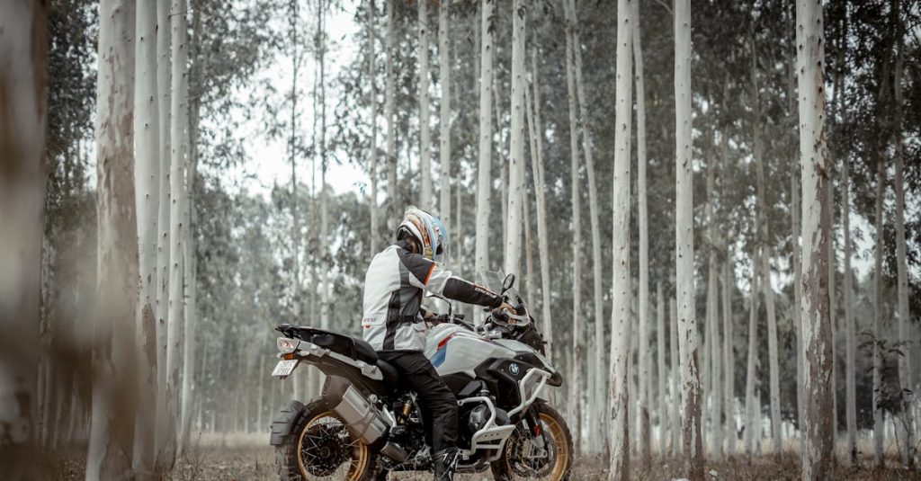 découvrez nos offres d'assurance moto pour protéger votre engin et profiter de la route en toute tranquillité.