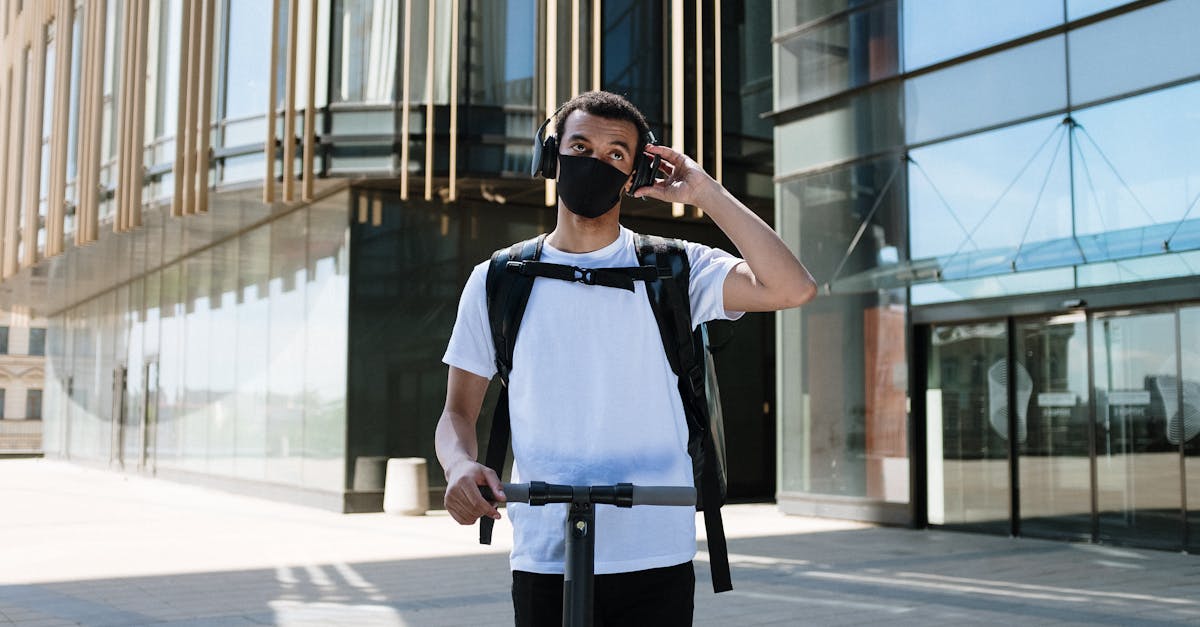 découvrez notre guide complet sur l'assurance pour trottinettes électriques : protégez votre mobilité avec des options adaptées à vos besoins, comparez les garanties, et assurez-vous de rouler en toute sérénité.