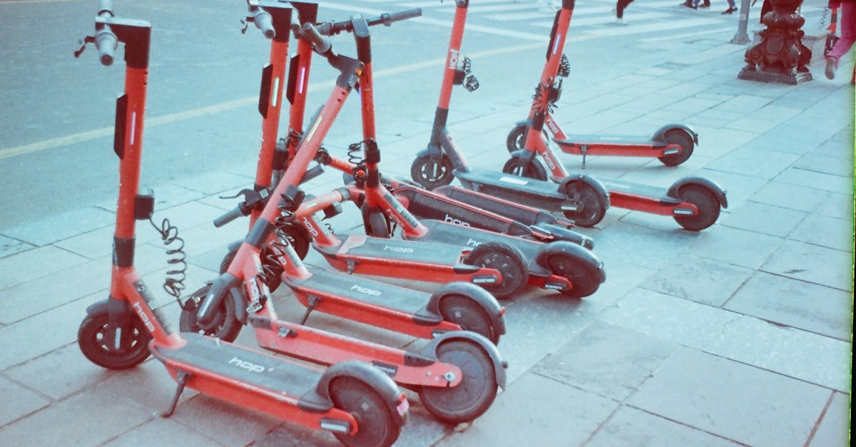 découvrez comment assurer efficacement votre trottinette électrique avec des conseils pratiques sur les différentes options d'assurance, les garanties essentielles et les avantages de protéger votre véhicule personnel.