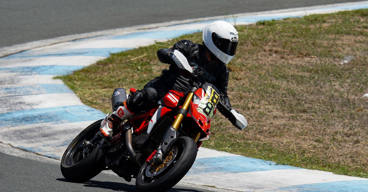 découvrez nos offres d'assurance moto sur mesure pour protéger votre véhicule et rouler en toute tranquillité. profitez de garanties adaptées à vos besoins et d'un service client réactif.