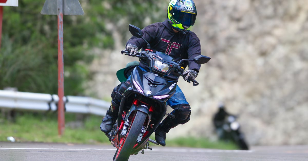 découvrez nos solutions d'assurance moto adaptées à vos besoins. protégez votre véhicule avec des garanties complètes et des tarifs compétitifs. obtenez un devis personnalisé en quelques clics !