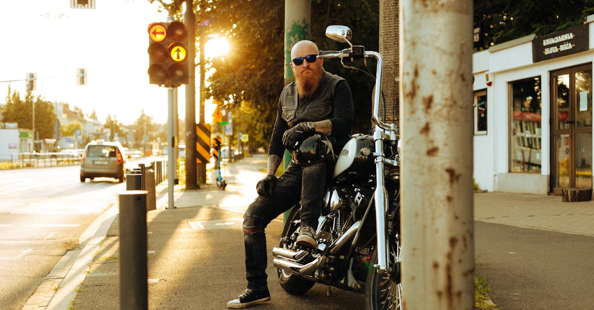 découvrez les facteurs qui influencent le coût de l'assurance moto et comparez les meilleures offres pour protéger votre deux-roues à un tarif compétitif.