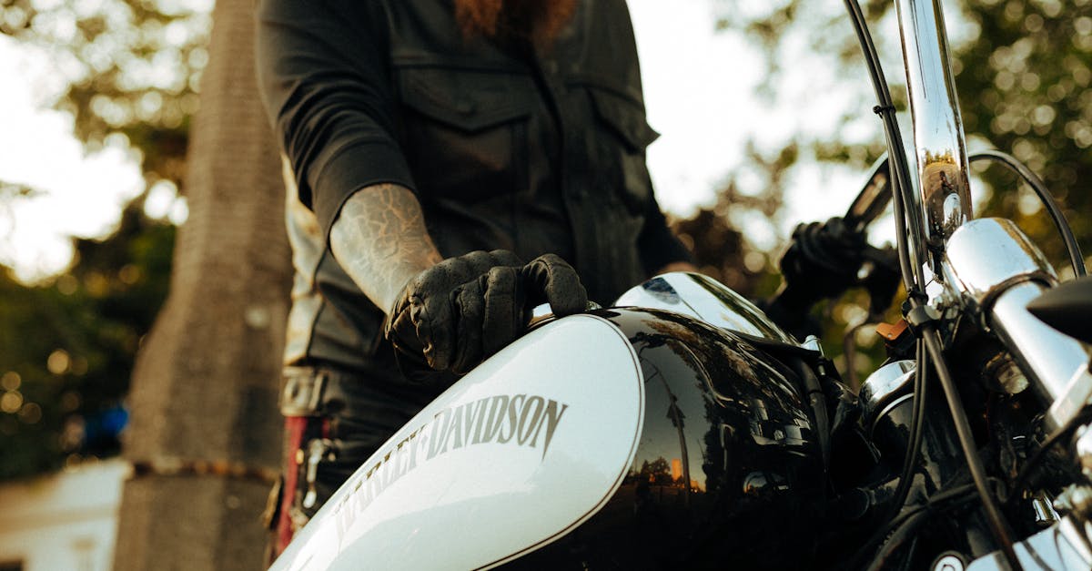 découvrez tout ce qu'il faut savoir sur l'obtention du permis de conduire de moto : exigences, étapes, conseils pratiques et informations essentielles pour réussir votre projet de conduite sur deux roues.