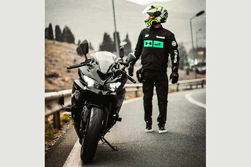 découvrez notre sélection d'assurances moto 125 pas cher, adaptées à votre budget et à vos besoins. profitez de garanties complètes et d'une protection optimale pour votre véhicule, tout en réalisant des économies. comparez nos offres dès maintenant !