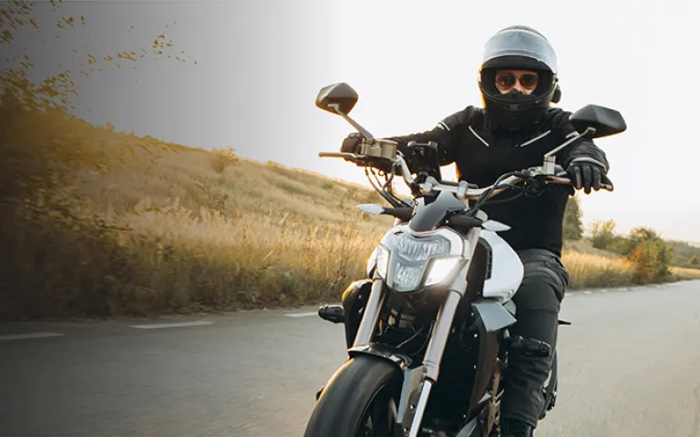 découvrez notre assurance moto sur mesure, adaptée à vos besoins et à votre budget. protégez votre deux-roues avec des garanties complètes et un service client disponible 24/7 pour vous accompagner en toute sérénité.