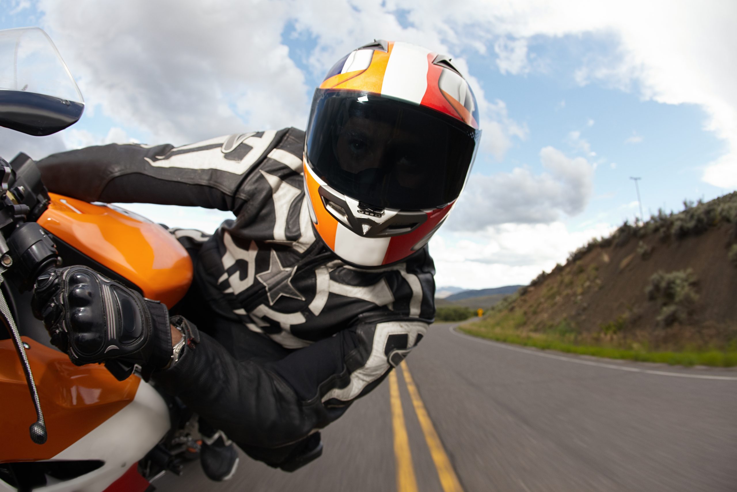 découvrez notre guide complet sur l'assurance moto : tout ce qu'il faut savoir pour choisir la meilleure couverture, comparer les offres et comprendre les garanties essentielles pour protéger votre véhicule et votre sécurité sur la route.