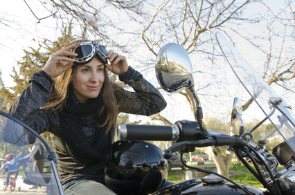 découvrez nos offres d'assurance moto spécialement conçues pour les jeunes conducteurs. profitez de tarifs compétitifs et d'une couverture adaptée à vos besoins pour rouler en toute sérénité.