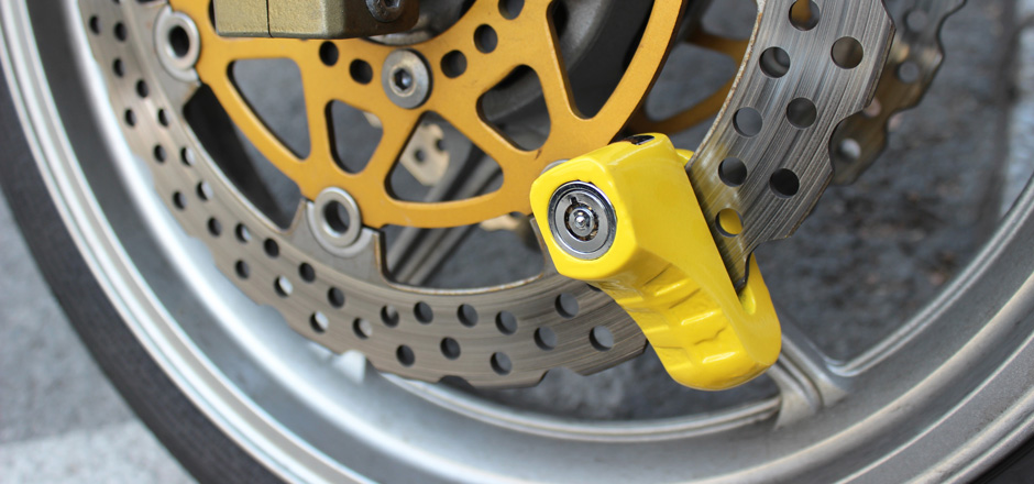 découvrez l'assurance moto maaf, une solution adaptée à vos besoins pour protéger votre véhicule. profitez de garanties complètes, d'une assistance 24/7 et d'un service client à l'écoute pour rouler en toute sérénité.