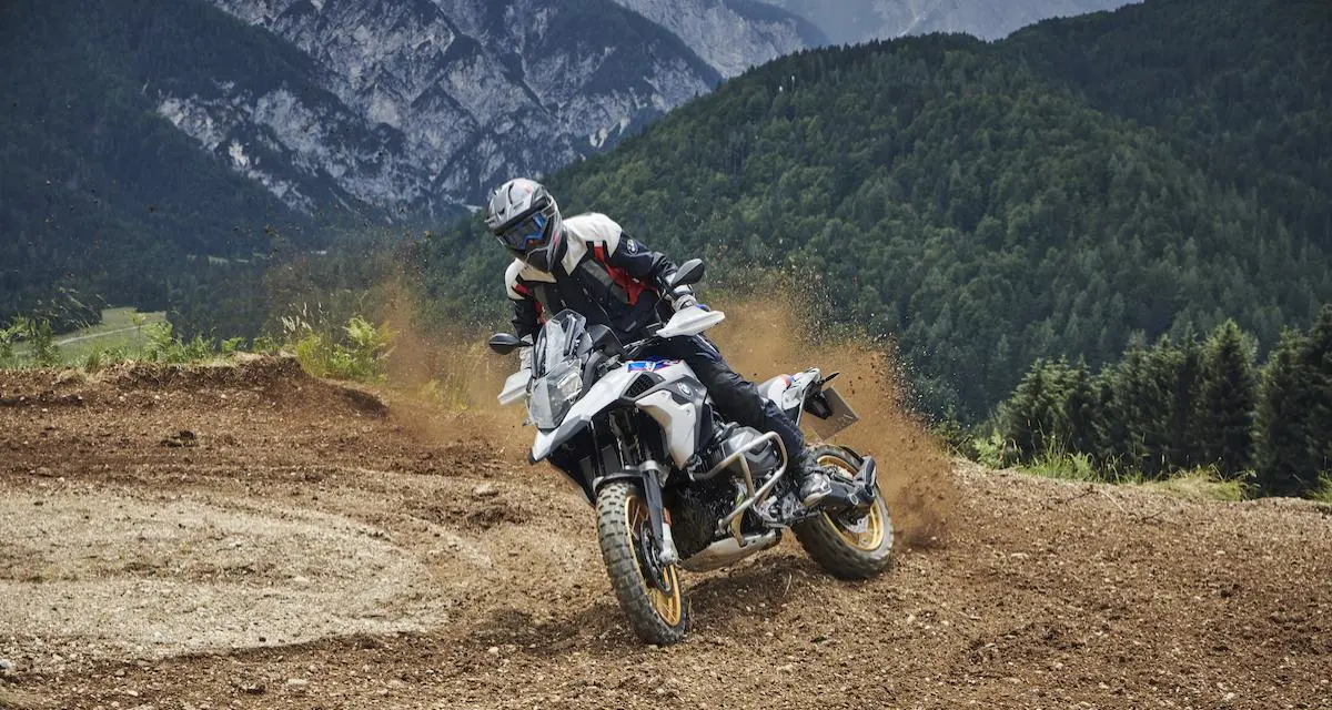 découvrez notre assurance moto à marseille, adaptée à vos besoins et votre budget. profitez de garanties complètes, d'un service client réactif et d'un accompagnement personnalisé pour rouler en toute sérénité sur les routes marseillaises.