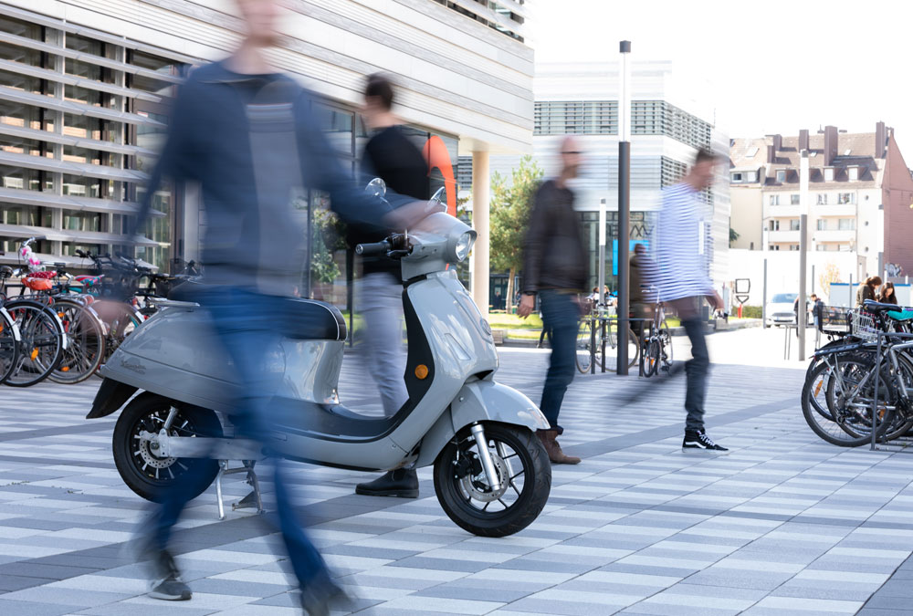 découvrez comment choisir l'assurance scooter adaptée à vos besoins. comparez les offres, comprenez les garanties essentielles et bénéficiez de conseils pratiques pour assurer votre deux-roues en toute sérénité.