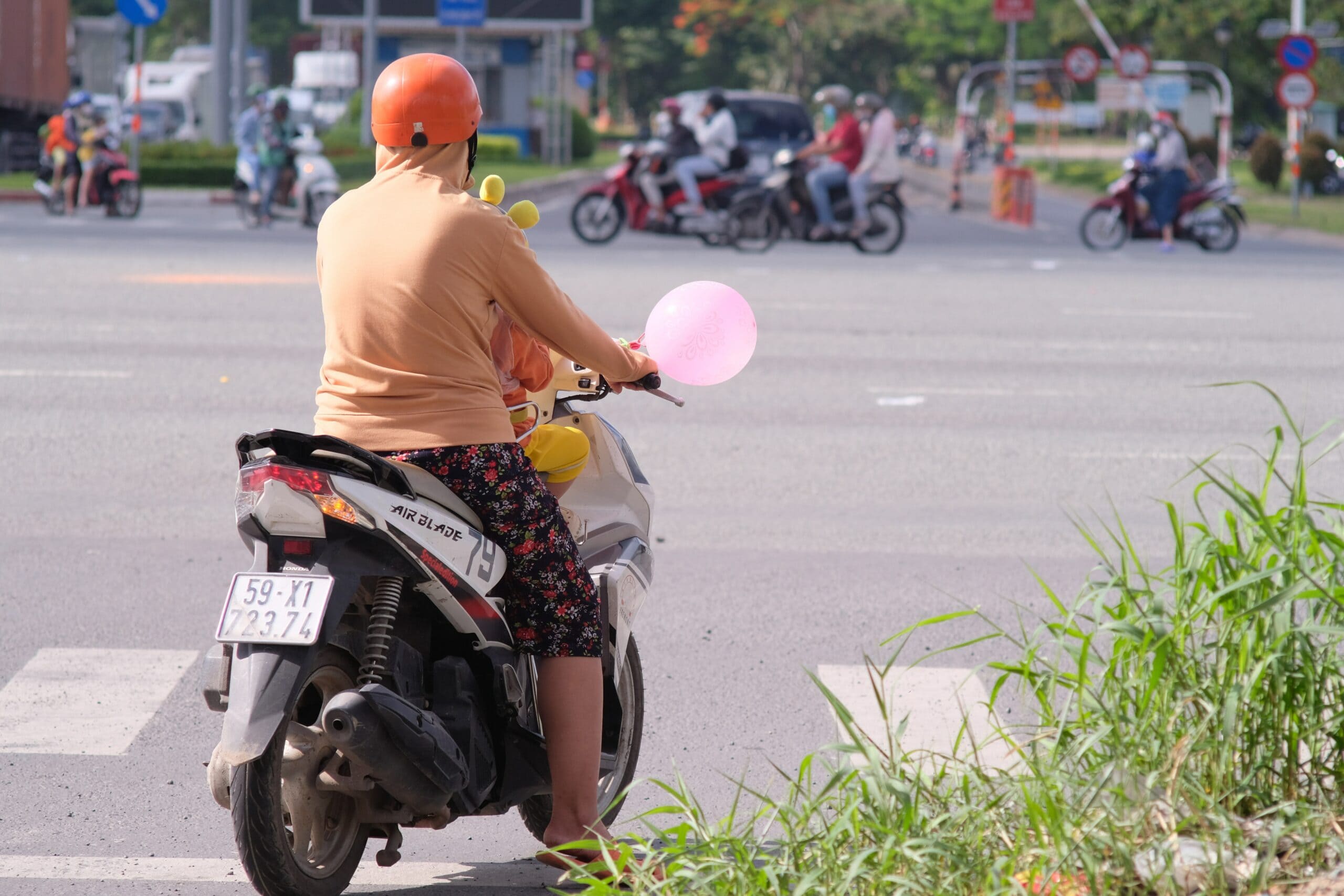 découvrez comment choisir l'assurance scooter idéale pour protéger votre véhicule et vous-même. comparez les garanties, tarifs et options sur le marché pour faire le meilleur choix selon vos besoins.