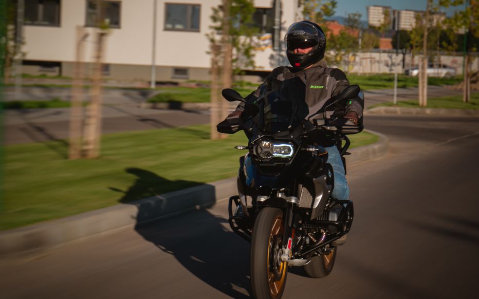 découvrez notre guide complet sur l'assurance moto : conseils, astuces et informations essentielles pour bien choisir votre contrat d'assurance et protéger votre deux-roues en toute sérénité.