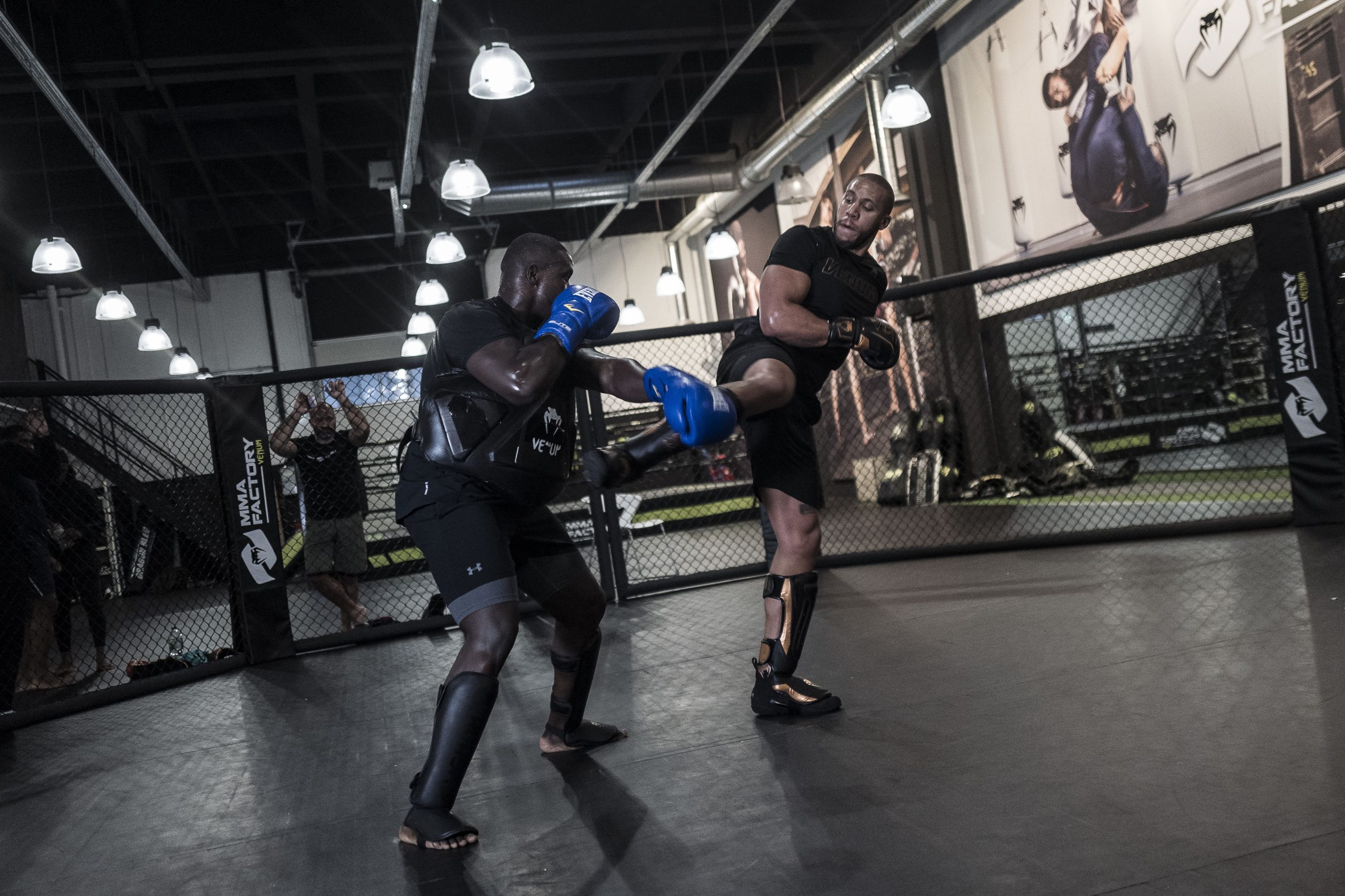 découvrez l'essor fulgurant du mma moto, ce sport alliant adrénaline et technique. plongez dans l'univers passionnant de la moto à travers des compétitions palpitantes qui captivent les fans et attirent de nouveaux pratiquants. explorez les tendances, les événements marquants et les figures emblématiques qui façonnent la popularité de cette discipline en plein développement.