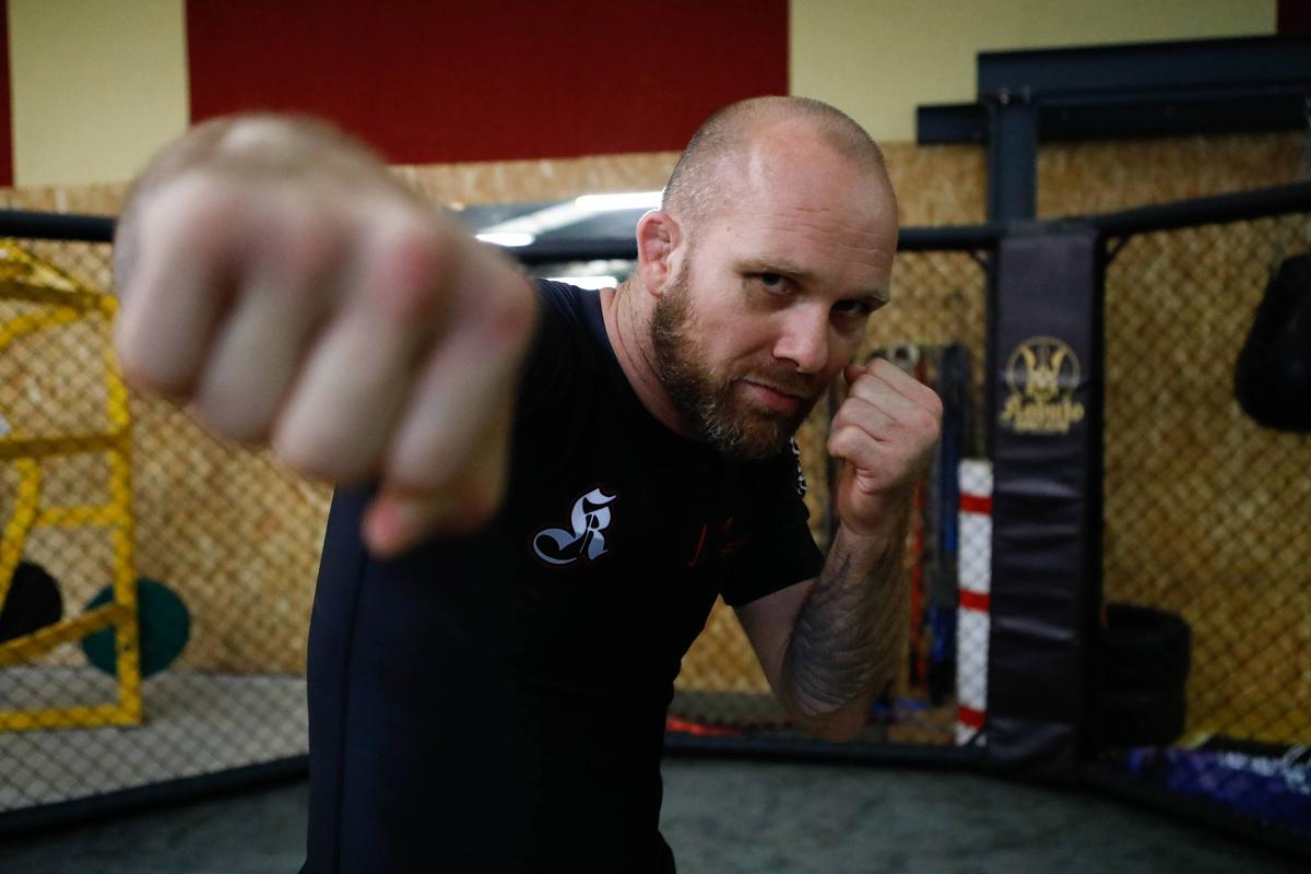 découvrez la montée en popularité du mma moto, une discipline alliant adrénaline, technique et passion. plongez dans cet univers captivant où les pilotes repoussent leurs limites sur deux roues tout en combattant pour la victoire.