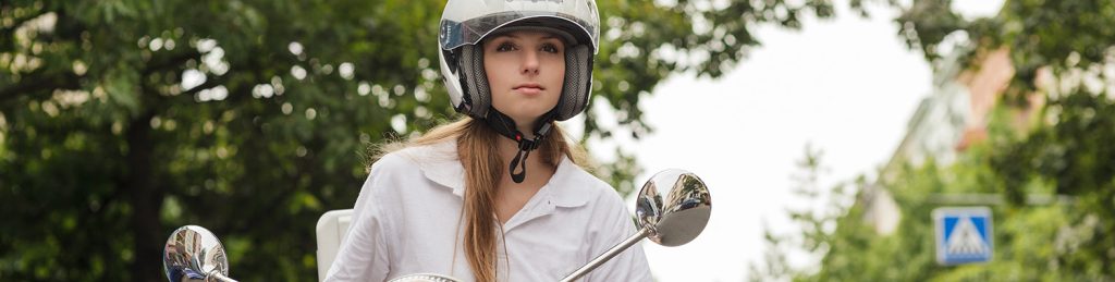 découvrez l'assurance moto 50cc de groupama, une solution adaptée pour les jeunes conducteurs et les propriétaires de scooters légers. profitez de garanties sur mesure, d'une assistance 24/7 et d'une protection complète pour rouler en toute sérénité. obtenez un devis en ligne et assurez votre moto facilement avec groupama.