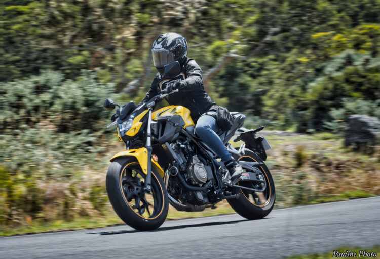 découvrez notre guide complet sur l'assurance deux roues : comparez les meilleures offres, trouvez une couverture adaptée à votre usage et assurez-vous de rouler en toute sécurité sur votre moto ou scooter.