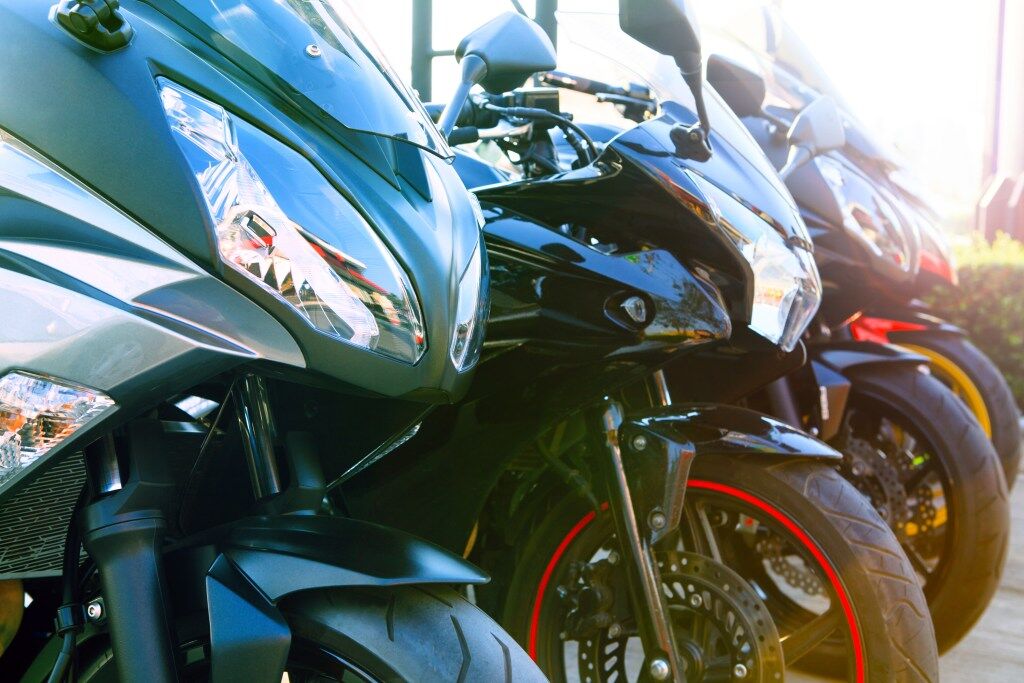 découvrez notre guide complet sur l'assurance moto : types de couvertures, conseils pour choisir la meilleure offre, astuces pour réduire vos primes et informations sur la législation en vigueur. protégez votre véhicule et circulez en toute sérénité.