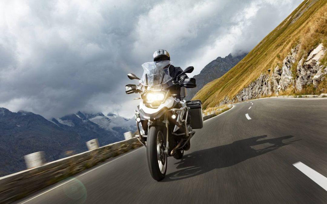 découvrez notre guide complet sur l'assurance moto, incluant les meilleures offres, conseils pratiques et informations essentielles pour choisir la couverture adaptée à vos besoins. protégez votre véhicule et circulez en toute sérénité!