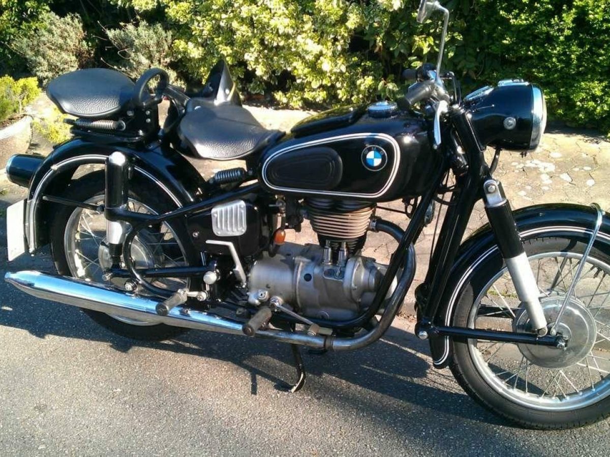 découvrez l'assurance moto collection clavel, spécialement conçue pour protéger vos précieuses motos anciennes. profitez d'une couverture adaptée à vos besoins, d'un service client expert et d'un accompagnement personnalisé pour préserver la valeur de votre collection.