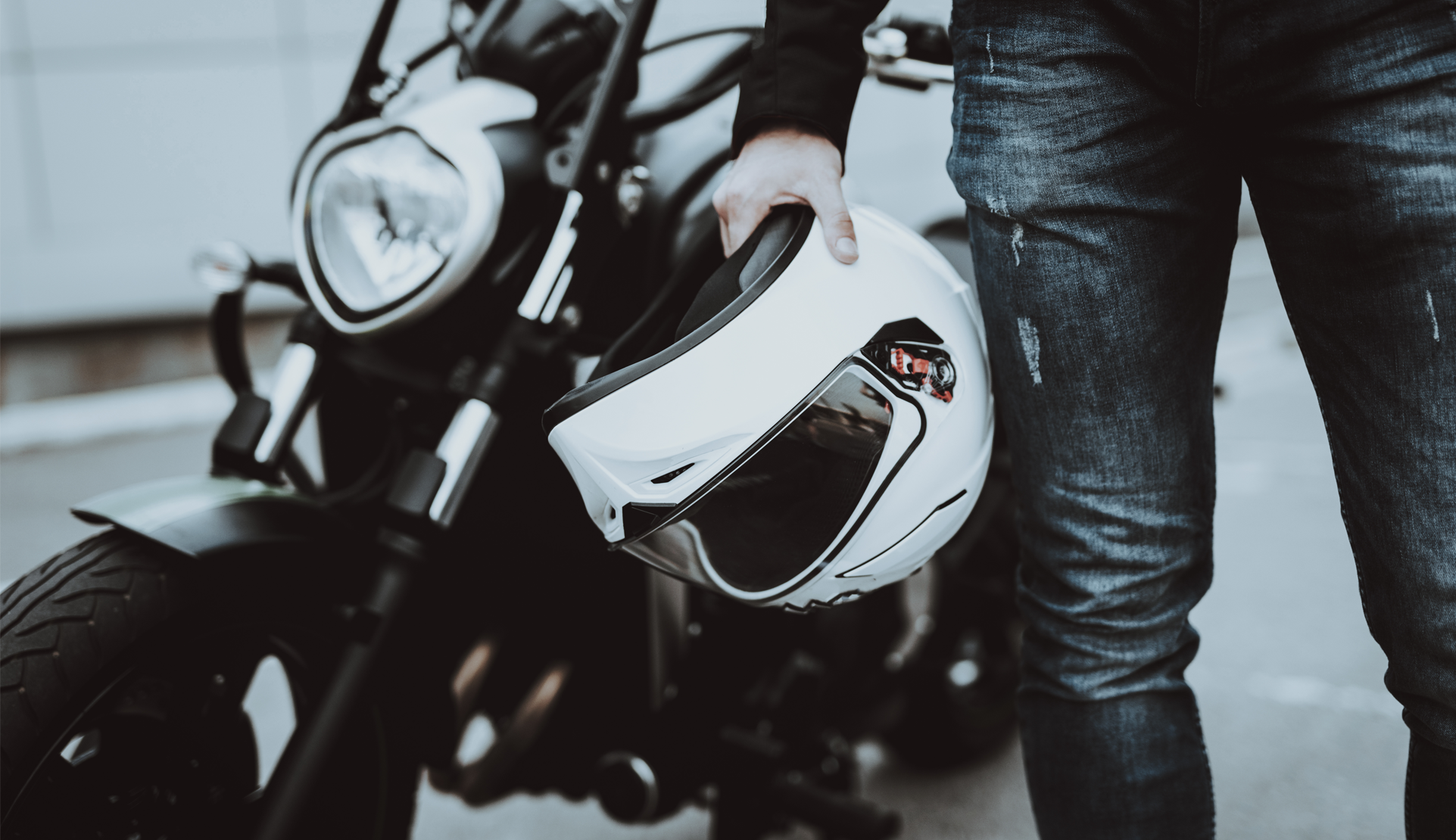 découvrez nos offres compétitives d'assurance moto, adaptées à tous les profils de conducteurs. protégez votre deux-roues avec des garanties complètes et un service client réactif. vous êtes à un clic de la tranquillité d'esprit sur la route !