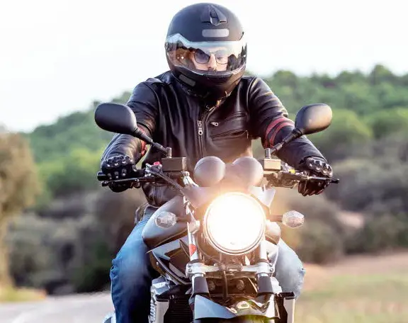 découvrez l'assurance scooter macif, une solution adaptée à vos besoins pour garantir votre sécurité sur la route. profitez d'une couverture complète, d'un service client de qualité et d'offres sur mesure pour protéger votre deux-roues en toute sérénité.