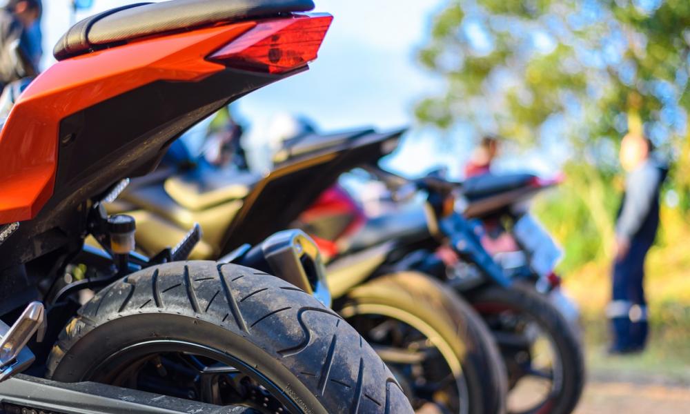 découvrez comment choisir la meilleure mutuelle pour motards, adaptée à vos besoins et votre budget. comparez les garanties, les tarifs et les avis pour assurer votre sécurité sur la route.