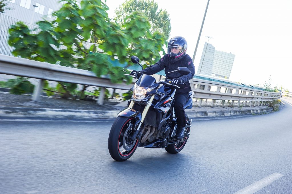 découvrez comment faire le meilleur choix d'assurance pour votre moto. comparez les offres, comprenez les garanties essentielles et trouvez la couverture qui répond parfaitement à vos besoins. protégez-vous et votre véhicule avec les conseils de nos experts.