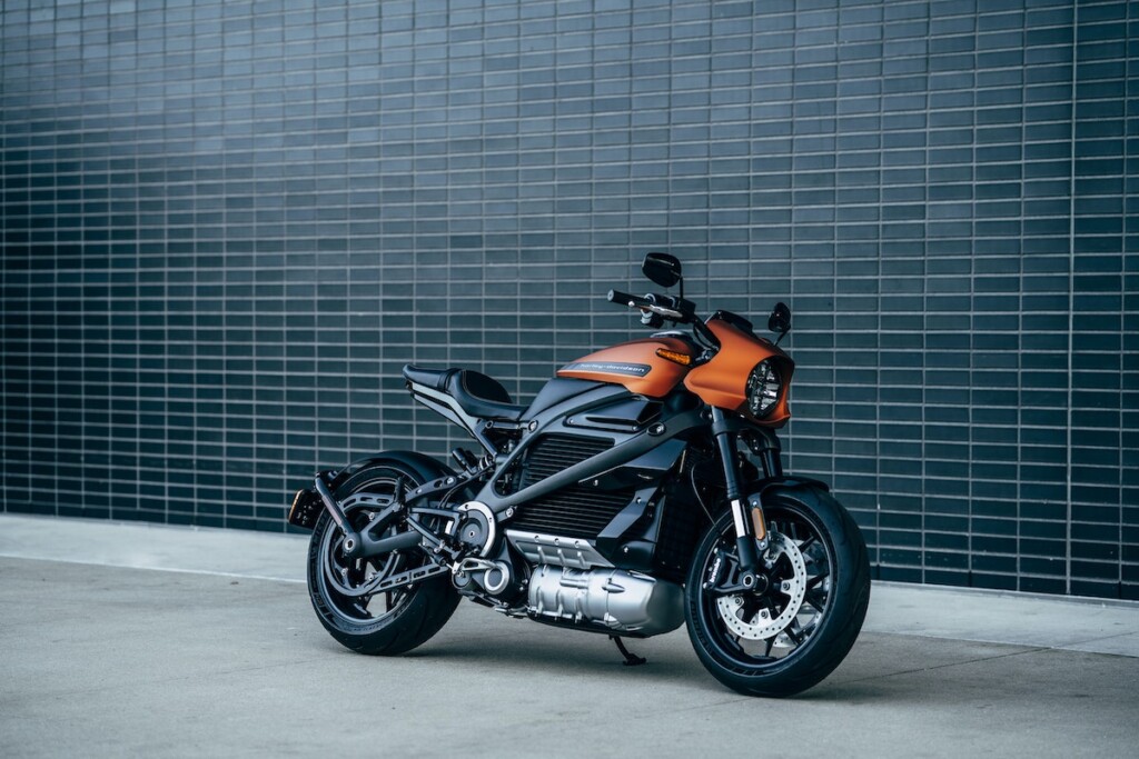 découvrez comment débuter la moto en toute sécurité grâce à nos conseils pratiques et nos astuces essentielles. préparez-vous à prendre la route avec confiance et à profiter pleinement de votre expérience de conduite.