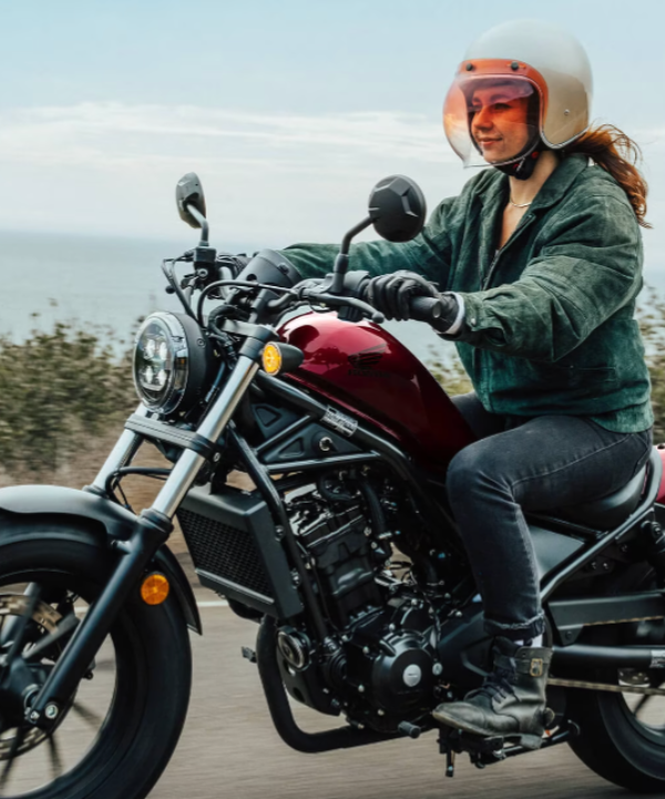 découvrez nos conseils essentiels pour débuter la moto en toute sécurité. apprenez les techniques de conduite, l'équipement indispensable et les règles à suivre pour profiter pleinement de votre expérience moto tout en minimisant les risques.