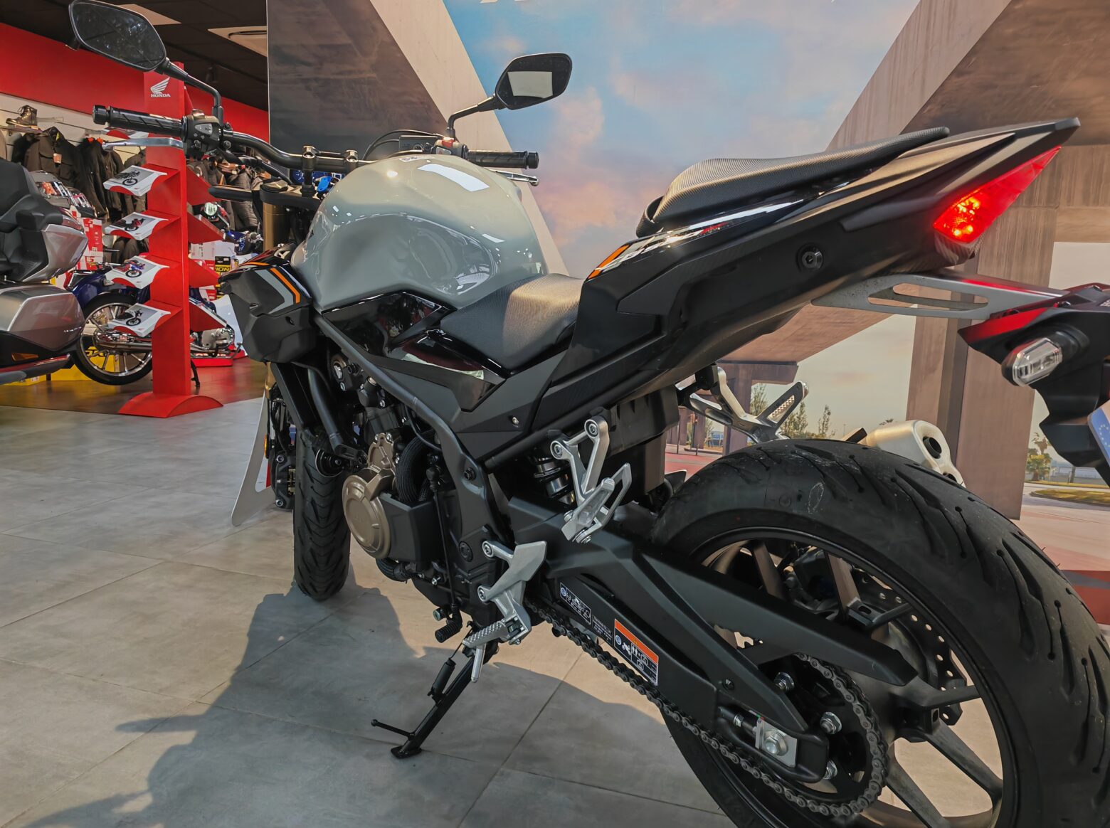 découvrez toutes les informations essentielles sur le gp 800 pour les détenteurs du permis a2. ce guide complet aborde les caractéristiques, les performances et les conseils d'entretien de cette moto, afin de vous aider à faire un choix éclairé.