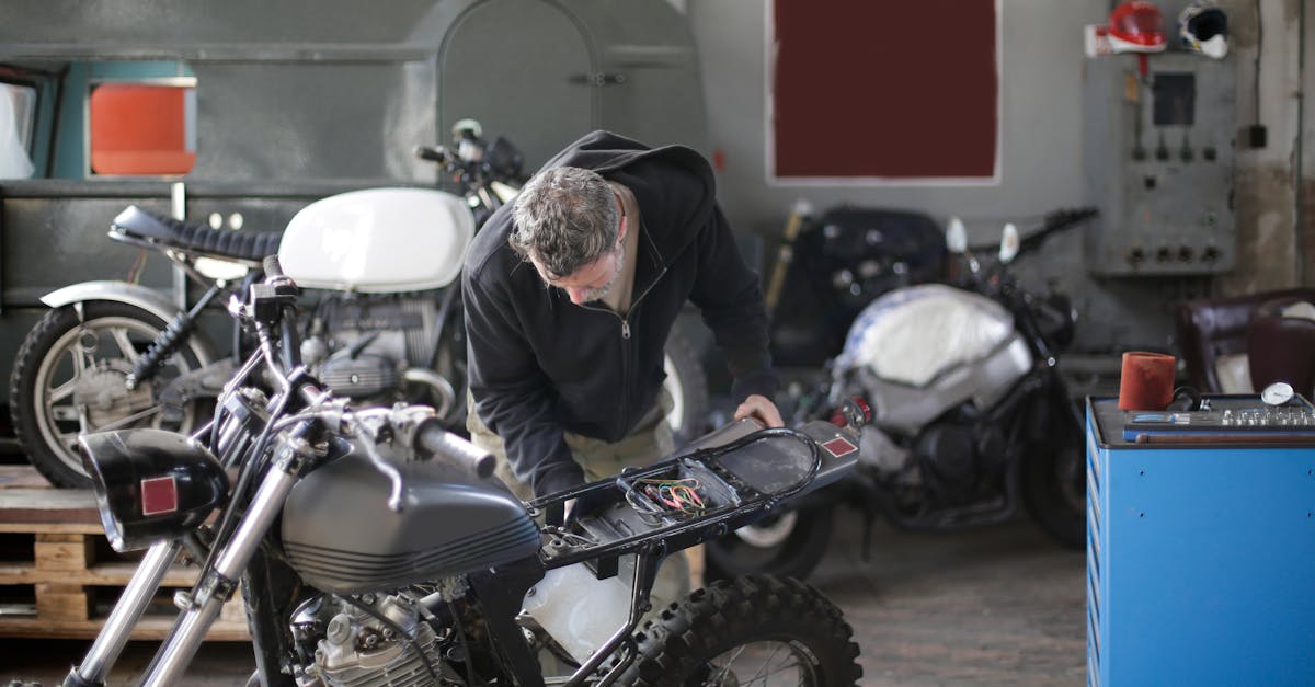 découvrez l'importance de l'inspection des motos pour assurer votre sécurité et prolonger la durée de vie de votre véhicule. apprenez les points essentiels à vérifier et les étapes à suivre pour une inspection efficace.