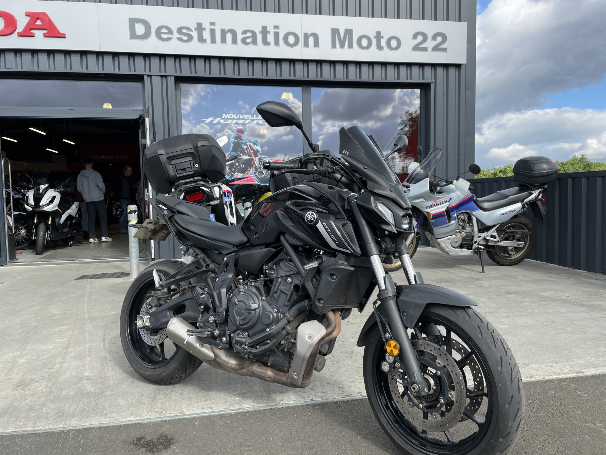 découvrez tout ce qu'il faut savoir sur le permis a2 pour moto : conditions d'obtention, formations, et conseils pratiques pour rouler en toute sécurité. préparez-vous à prendre la route en toute confiance avec le permis a2, la clé pour profiter de votre passion pour la moto.