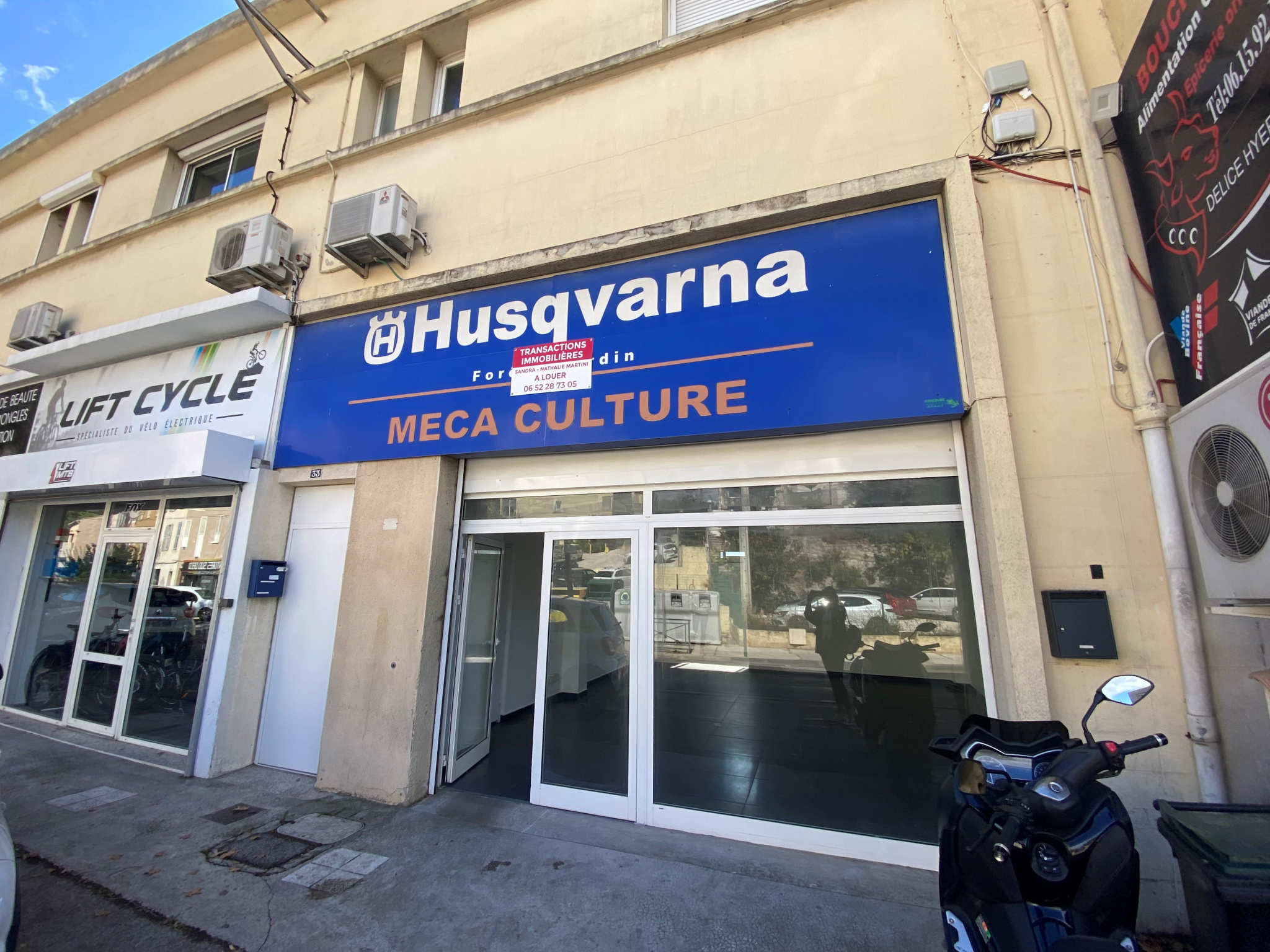 découvrez le modèle amv téléphone 05, alliant design moderne et technologie de pointe. profitez d'une expérience utilisateur fluide avec des fonctionnalités avancées et une performance inégalée. idéal pour rester connecté en toute simplicité.