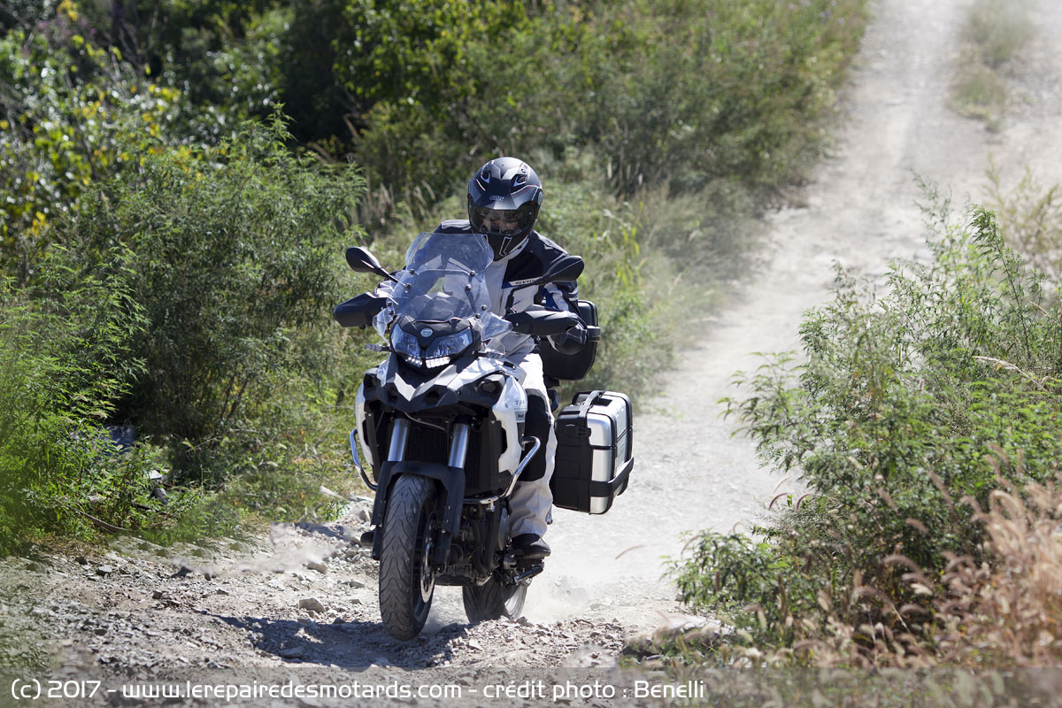 découvrez notre sélection de motos a2 puissantes, alliant performance et sécurité pour les conducteurs en quête d'aventure. profitez d'une conduite dynamique avec des modèles conçus pour les permis a2, tout en respectant les réglementations. explorez notre gamme et trouvez la moto qui vous fera vibrer.
