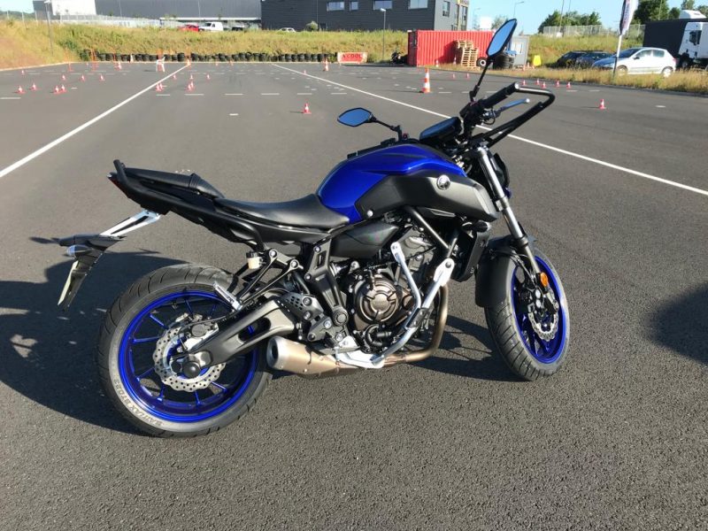 découvrez tout ce qu'il faut savoir sur le permis a2 pour conduire une moto. renseignez-vous sur les conditions d'obtention, les formations, et les conseils pour réussir votre examen. roulez en toute sécurité avec le permis adapté à votre passion pour la moto.