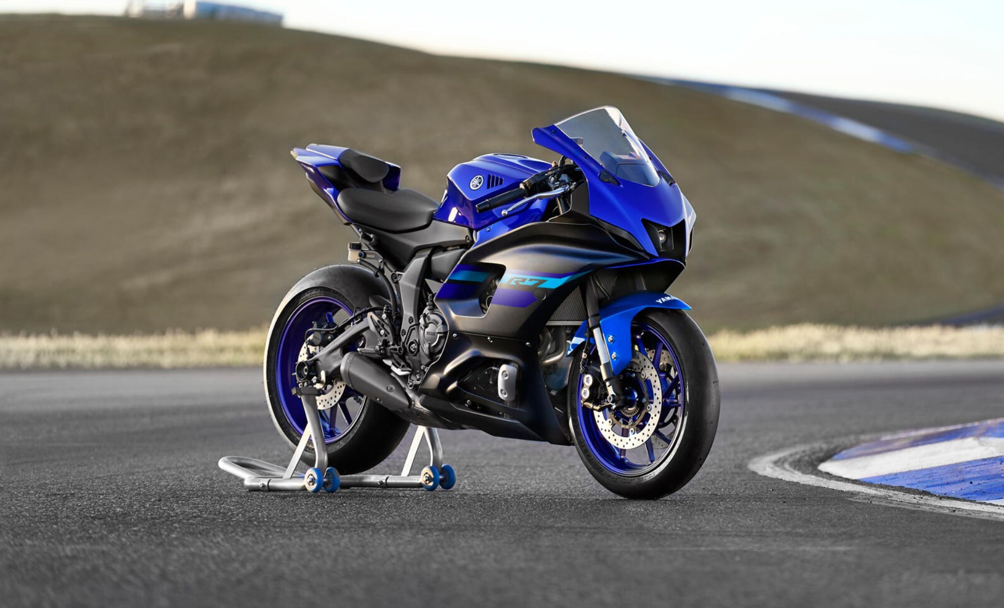 découvrez notre sélection de motos sportives pas chères, alliant performance et budget maîtrisé. idéales pour les passionnés de vitesse, nos modèles vous offrent une conduite excitante sans compromettre votre portefeuille. trouvez la moto de vos rêves à prix réduit !