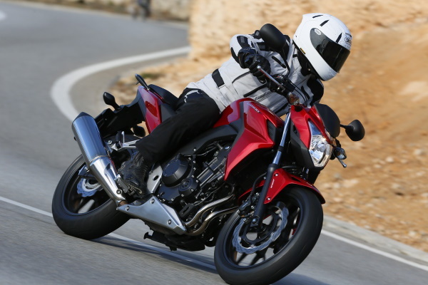 découvrez notre guide complet sur les motos accessibles avec le permis a2. apprenez tout ce qu'il faut savoir pour choisir la bonne moto, maîtriser les compétences nécessaires et explorer les meilleures options adaptées à votre niveau. prenez la route en toute sécurité et profitez de l'expérience de conduite sur deux roues!