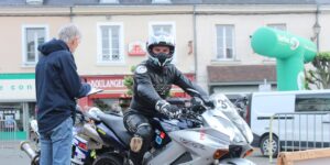 découvrez l'univers fascinant des motardes : aventures sur deux roues, liberté, camaraderie et passion pour la mécanique. rejoignez-nous pour explorer la vie de motarde, les défis et les joies de cette communauté dynamique.