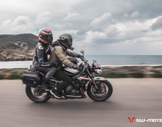 découvrez la vie passionnante d'une motarde : aventures sur deux roues, anecdotes de routes, et conseils pour vivre pleinement votre passion. rejoignez-nous dans ce voyage qui allie liberté, puissance et camaraderie.