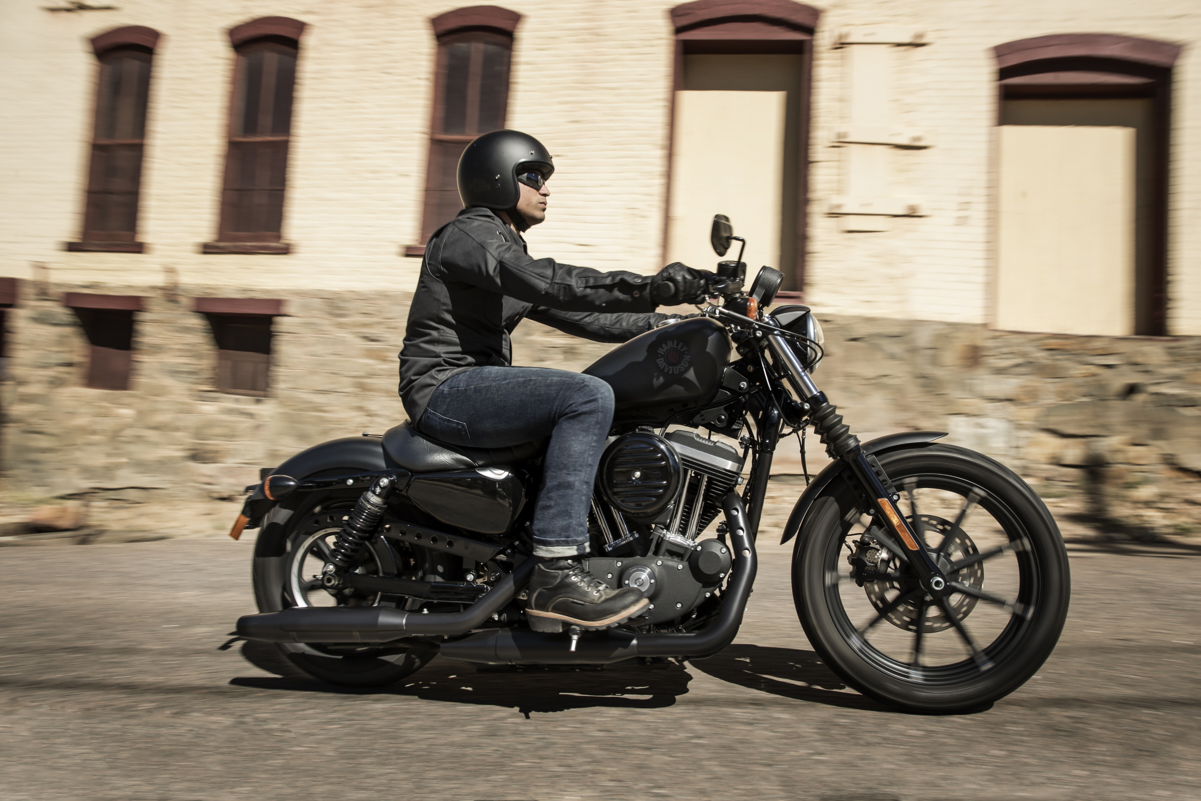 découvrez notre guide complet pour choisir la moto idéale pour les débutants de 40 ans. des conseils pratiques, des modèles recommandés et des astuces pour assurer une expérience de conduite agréable et sécurisée.