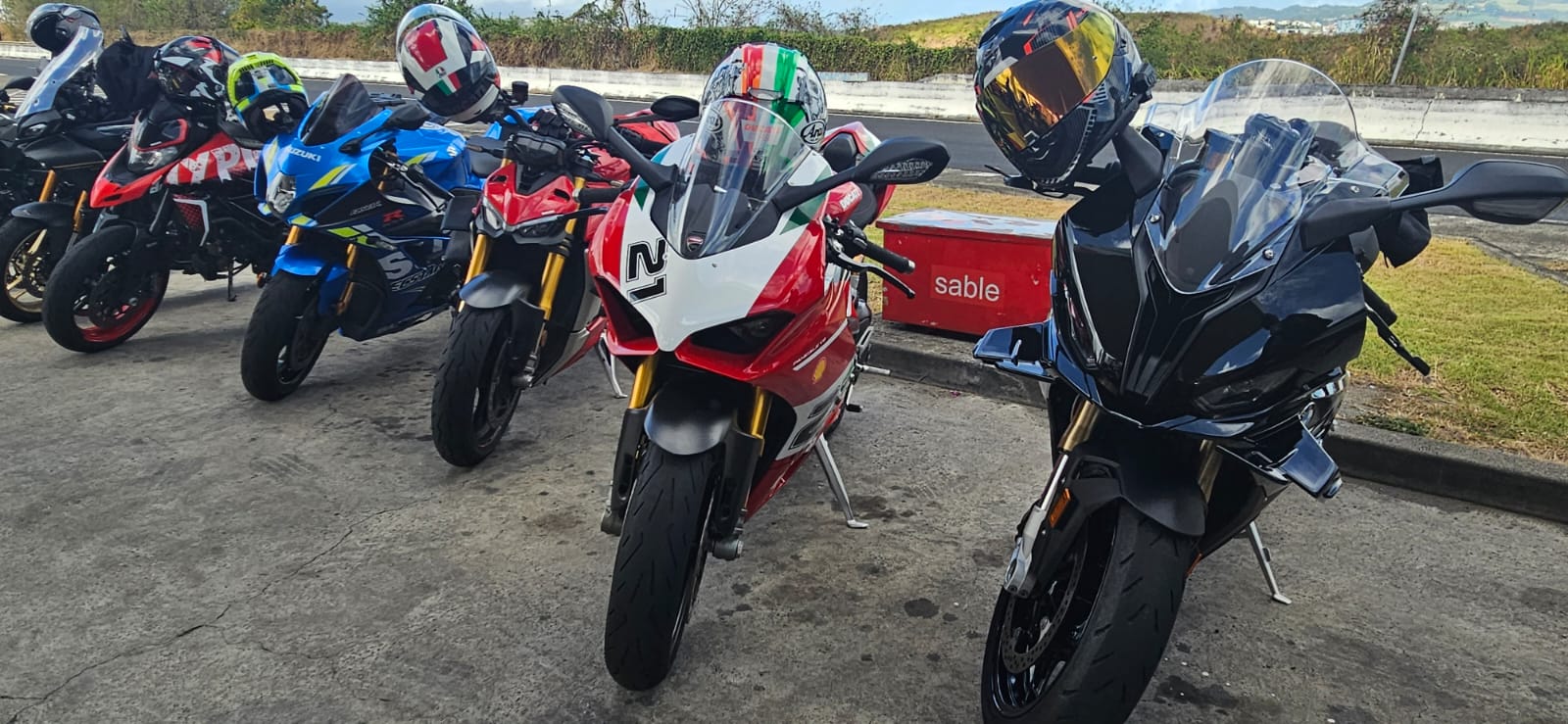 contactez le service client de la maif pour toute question ou assistance concernant votre assurance moto. obtenez des réponses rapides et des conseils personnalisés pour mieux gérer votre contrat et vos besoins.