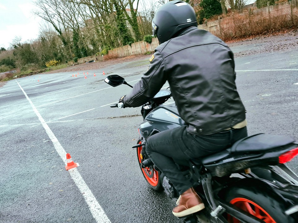 découvrez les avantages du permis a2 automatique et les conditions à remplir pour l'obtenir. informez-vous sur les critères d'éligibilité, les spécificités de la formation et les bénéfices de conduire une moto de manière simplifiée.