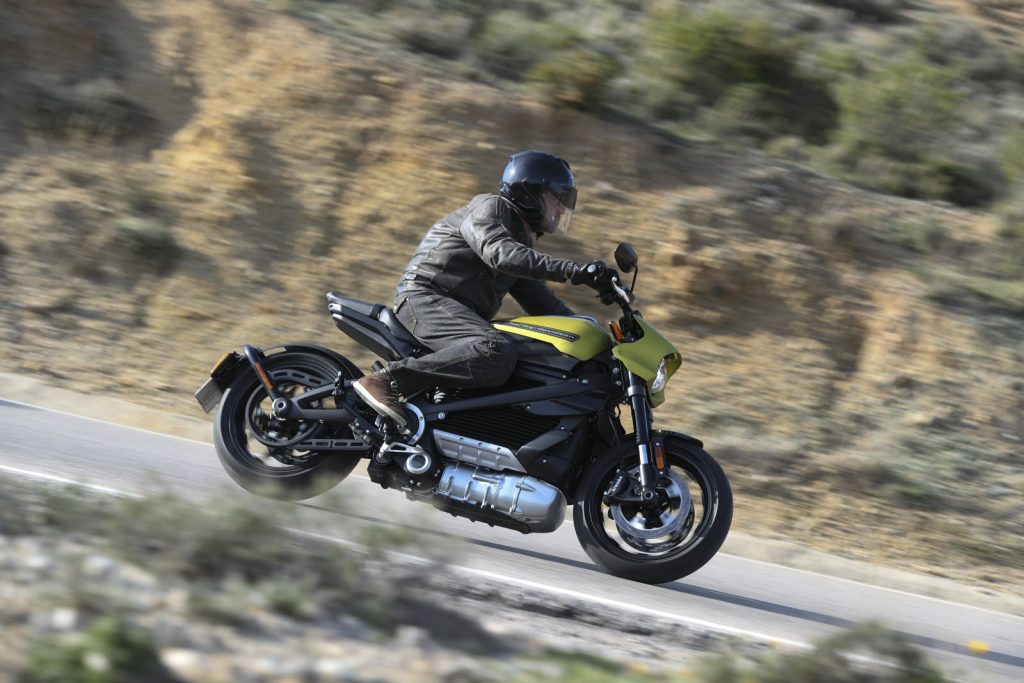 découvrez notre analyse approfondie du parcours moto 2020, mettant en lumière les performances des pilotes, les évolutions techniques des machines et les moments marquants de la saison. plongez dans le monde fascinant des courses de motos et revivez les meilleures compétitions.