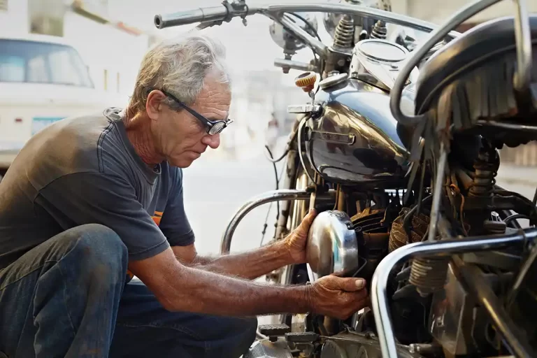 protégez votre moto de collection avec une assurance sur mesure qui garantit sa valeur et son intégrité. découvrez nos options adaptées pour les passionnés de motos anciennes et assurez votre véhicule dans les meilleures conditions.