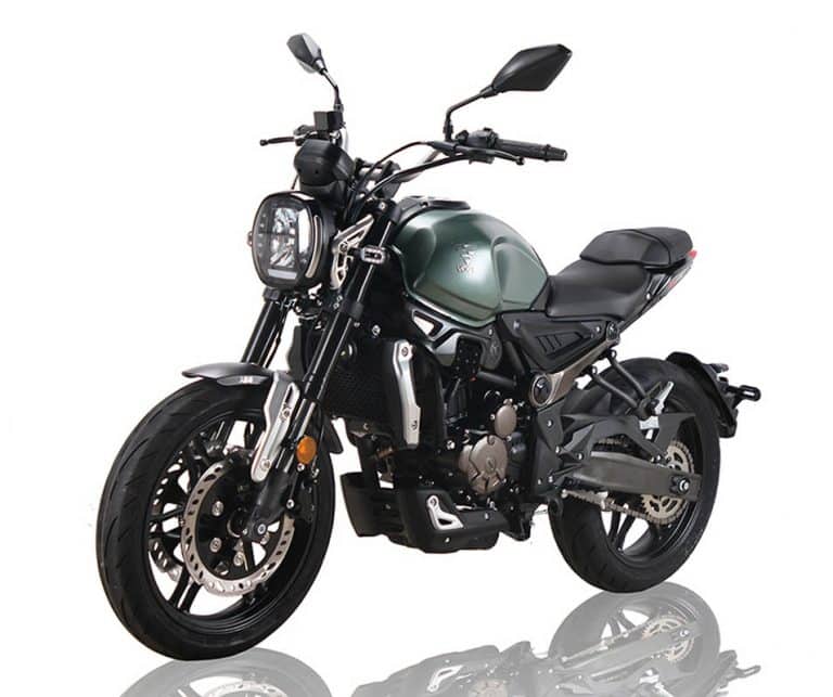 découvrez notre guide complet pour les roadsters débutants ! apprenez les fondamentaux de la conduite, les conseils d'entretien, et les meilleures pratiques pour profiter pleinement de votre expérience sur deux roues. que vous soyez nouveau dans le monde des motos ou que vous souhaitiez perfectionner vos compétences, ce guide vous accompagnera à chaque étape.