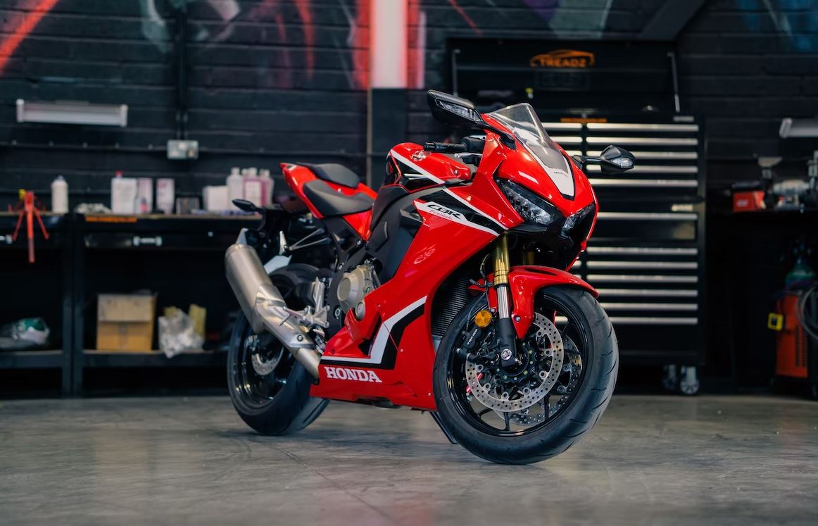 découvrez les implications de conduire une moto sans assurance. informez-vous sur les risques juridiques, les conséquences financières et les solutions alternatives pour protéger votre véhicule tout en respectant la loi.