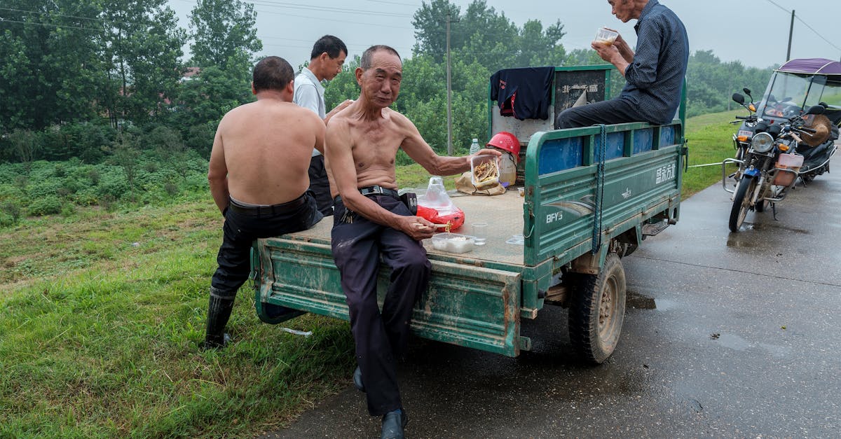 découvrez les causes, conséquences et conseils de sécurité liés aux accidents de moto. informez-vous sur les mesures à prendre après un accident et comment prévenir les risques pour rouler en toute sécurité.