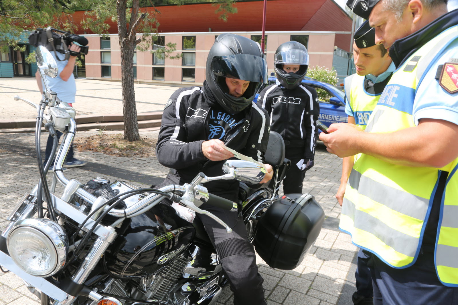 découvrez le relevé info motards, votre source essentielle pour rester informé sur l'actualité, les conseils de sécurité et les astuces pratiques pour les passionnés de moto. ne manquez rien de l'univers des motards grâce à nos alertes et informations en temps réel.