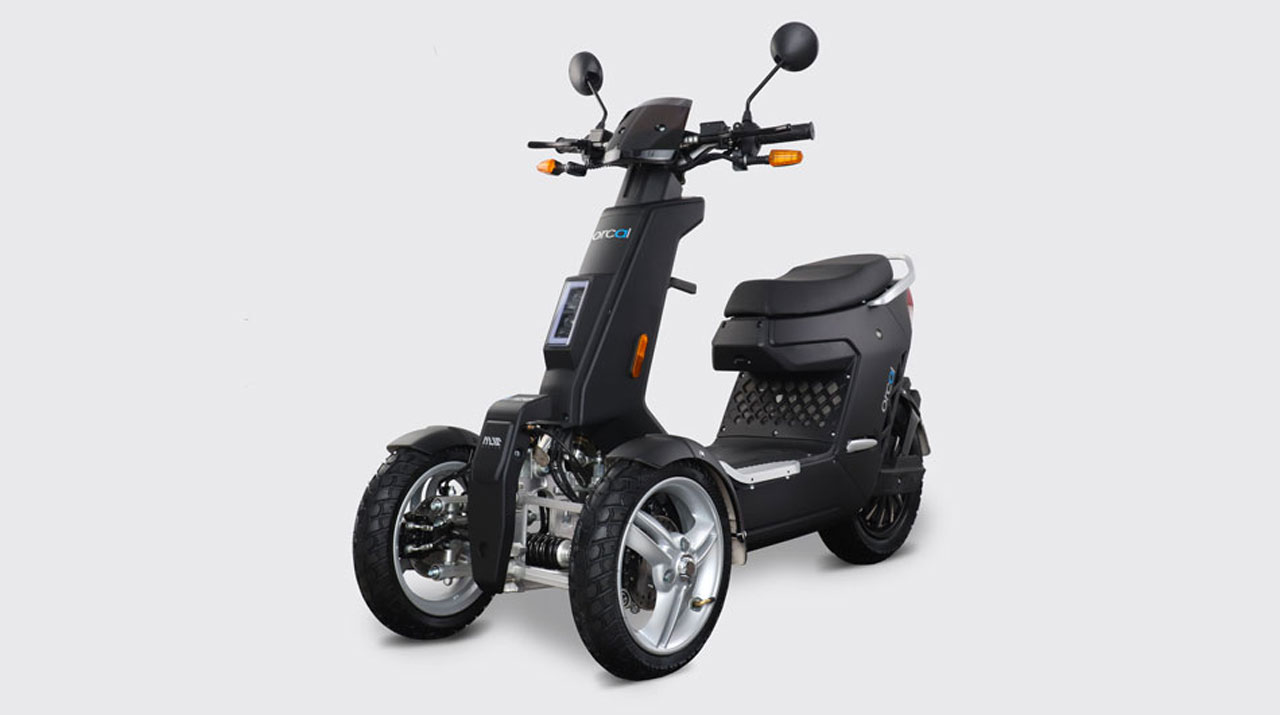 découvrez le scooter 3 roues électrique, le moyen de transport innovant et écologique idéal pour vos déplacements urbains. bénéficiez d'une conduite stable et confortable tout en respectant l'environnement grâce à sa batterie rechargeable. parfait pour tous les âges, ce scooter allie performance et sécurité.