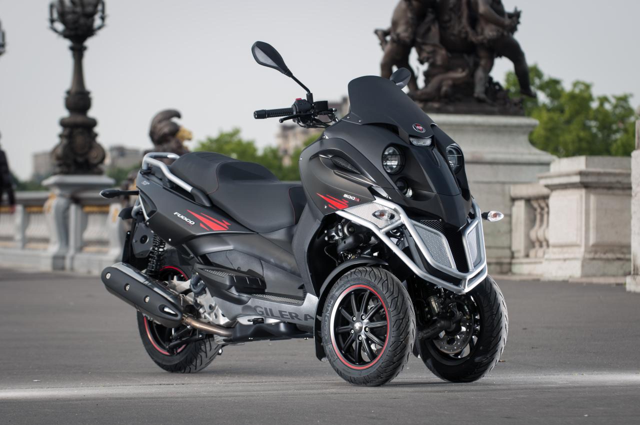 découvrez les scooters 3 roues adaptés au permis b, offrant confort et sécurité sur la route. idéaux pour une conduite stable en ville comme sur les routes de campagne, ces véhicules innovants vous permettent de profiter de la liberté tout en respectant les normes de sécurité. explorez notre sélection et trouvez le scooter qui vous convient!